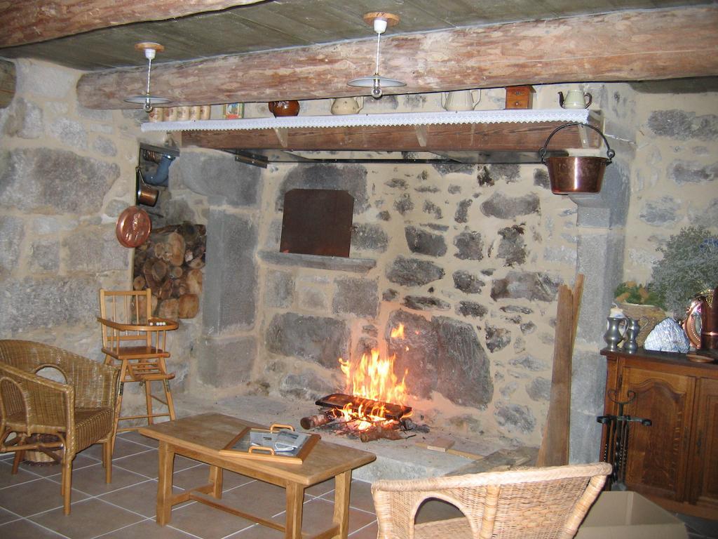 La Ferme Des Genets Bed and Breakfast Medeyrolles Buitenkant foto