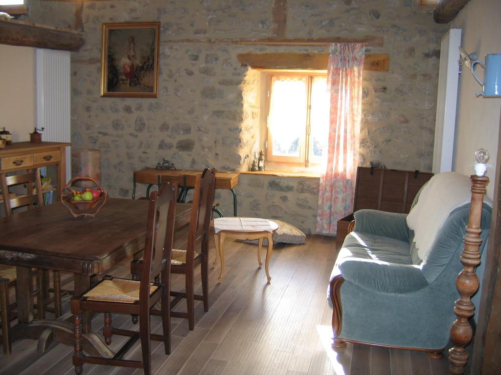 La Ferme Des Genets Bed and Breakfast Medeyrolles Buitenkant foto