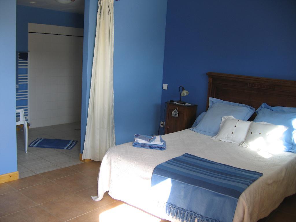 La Ferme Des Genets Bed and Breakfast Medeyrolles Kamer foto