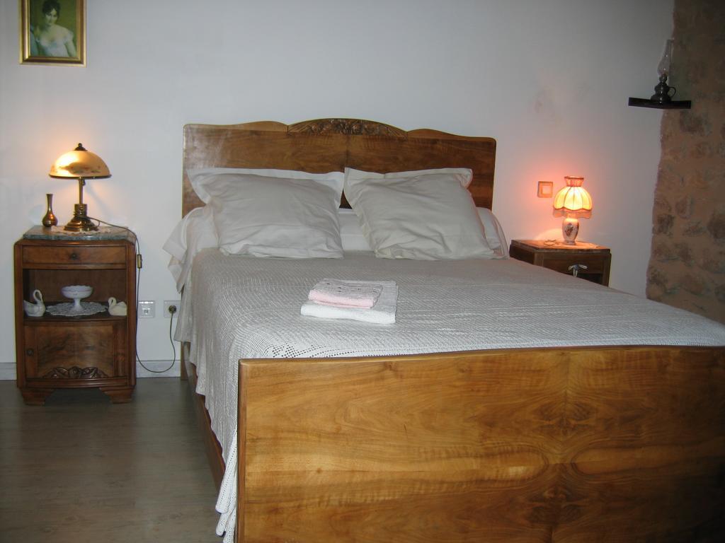 La Ferme Des Genets Bed and Breakfast Medeyrolles Buitenkant foto